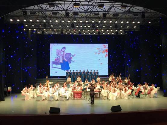 说明: C:\Users\jiang\Desktop\报送招生宣传材料\各公司\2022招生宣传材料\太阳成集团tyc122cc招生宣传\办学特色、办学实力和师生风采图片\“重温经典—红楼梦组曲音乐会”省外高校艺术交流展演.jpg